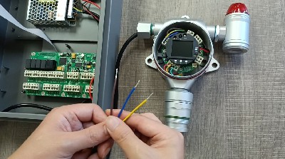 仪器通过4-20mA信号与MIC2000控制器接线操作